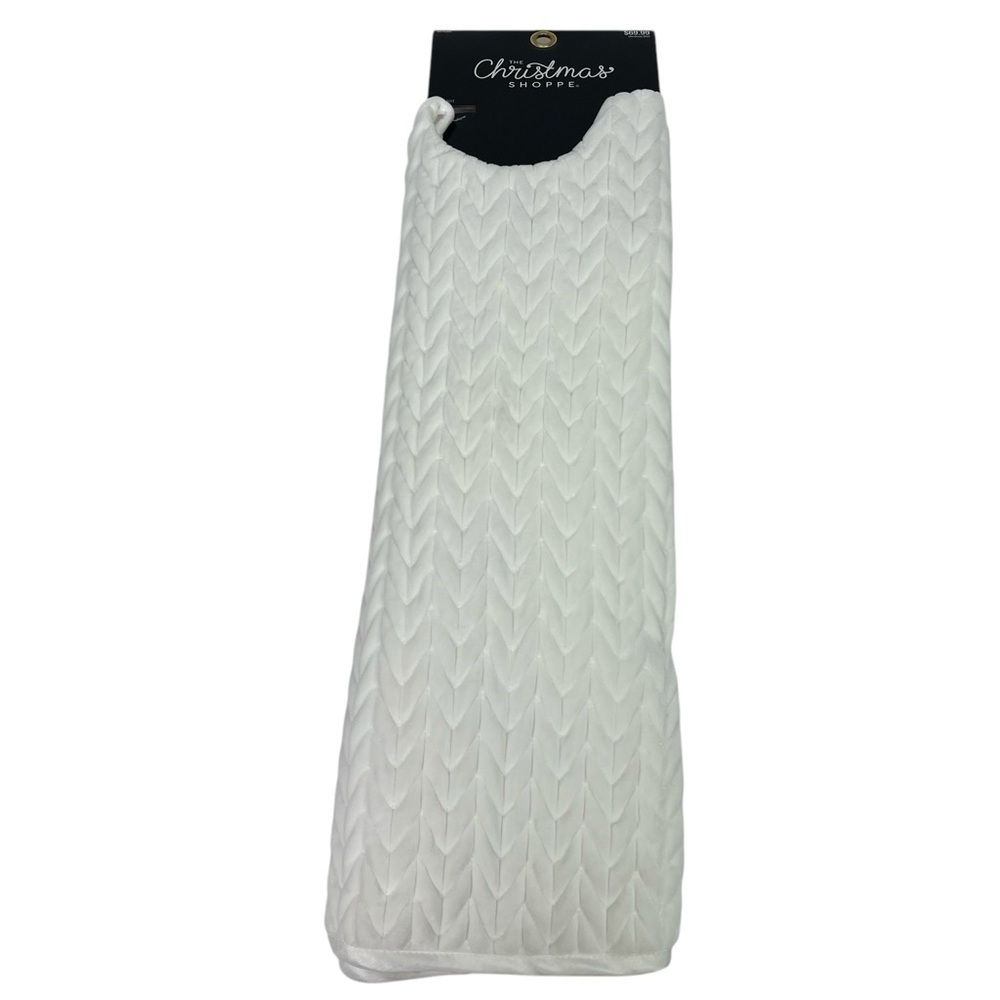 The Christmas Shoppe Hobby Lobby Christmas Tree Skirt Measure 48” White Quilted